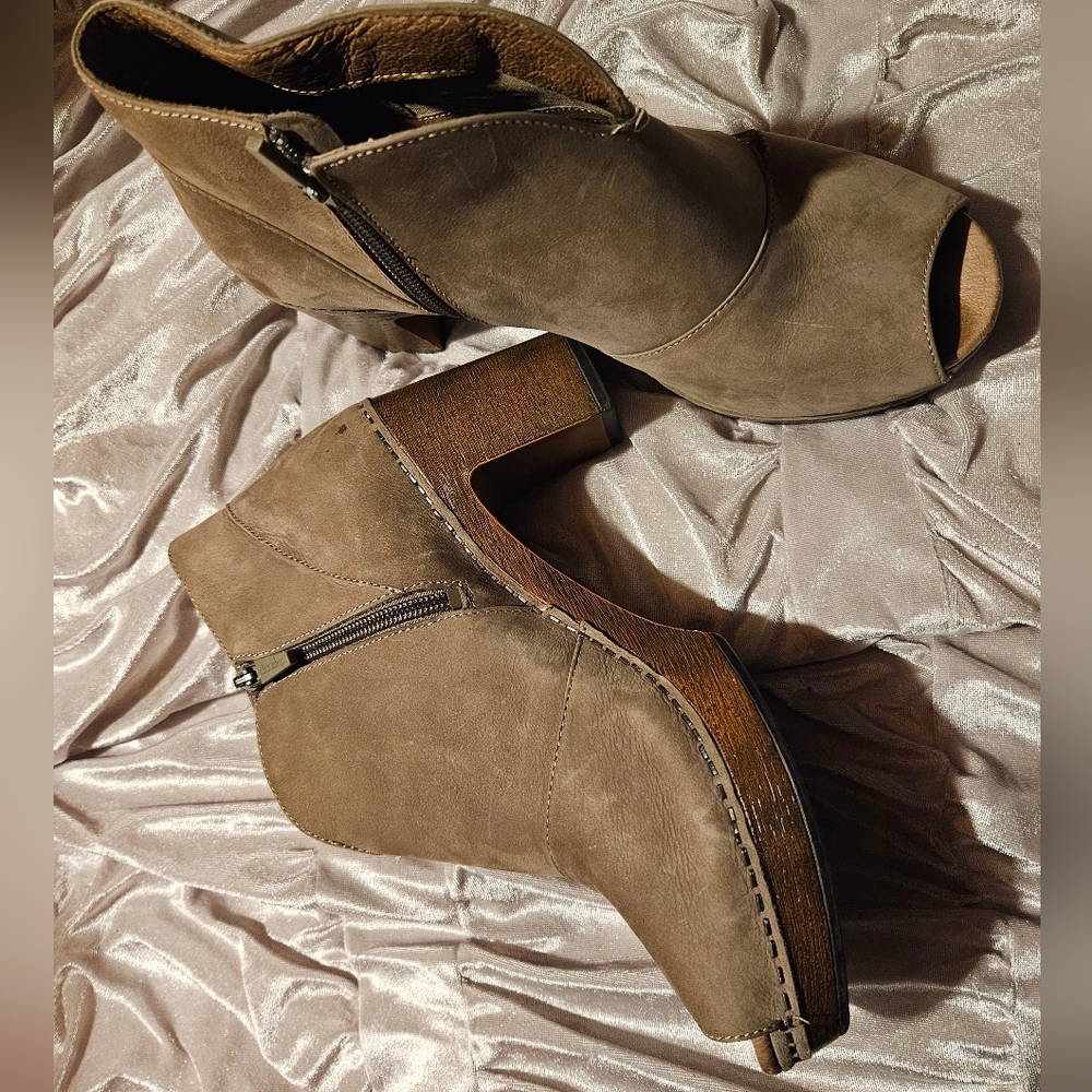 Super comfy heeled bootie